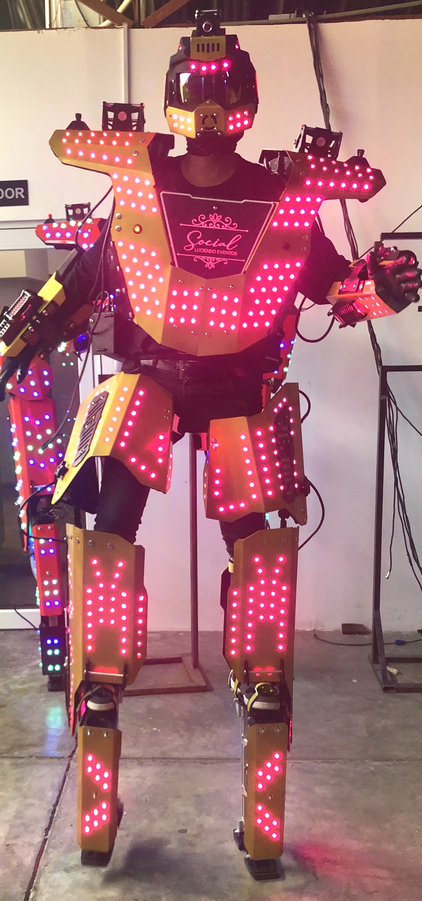 Robot LED  Alquiler Robot LED para Fiestas